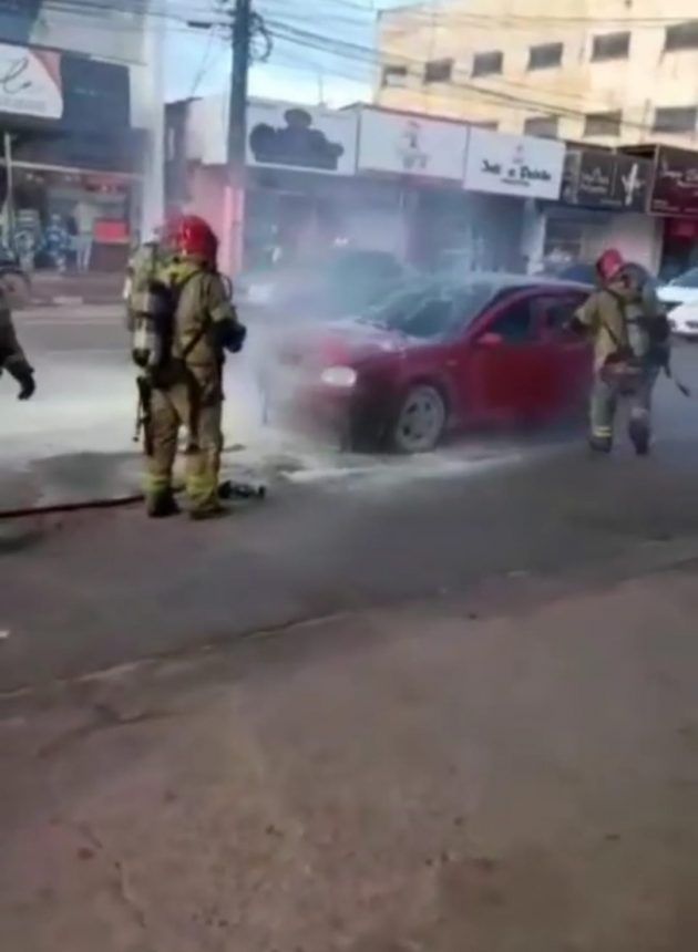 Incêndio atinge veículo em avenida na zona Oeste de Boa Vista