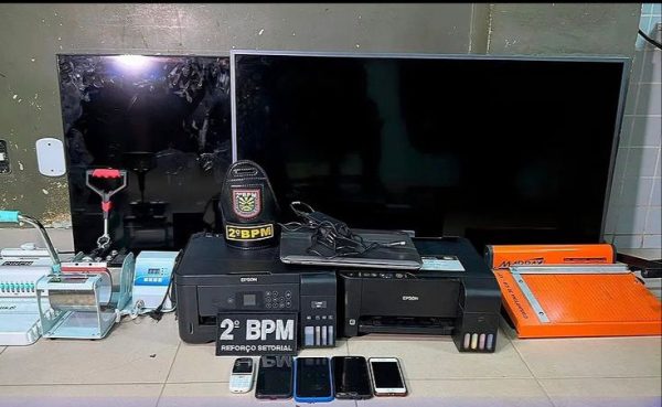 Cinco pessoas são presas suspeitas de furtar maquinários avaliados em R$ 2 mil e anunciar produtos na internet