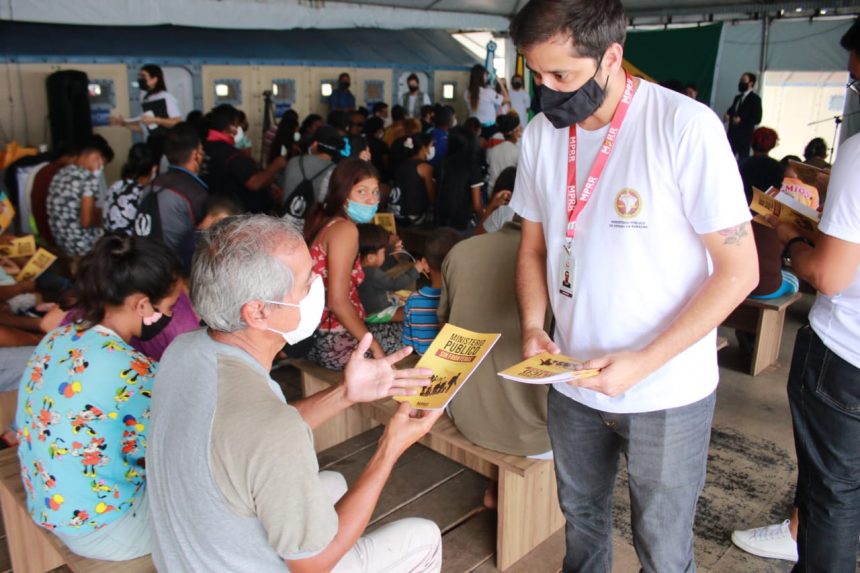 Cartilha informa sobre direitos humanos e sociais para imigrantes em RR