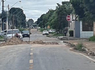 Caer abriu buraco em asfalto novo