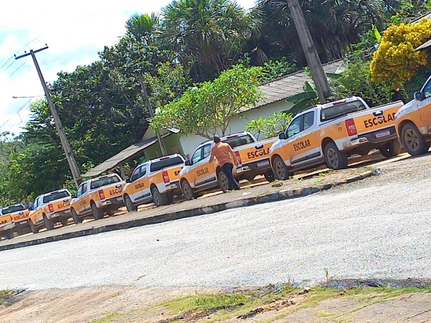 Moradores flagram veículos do transporte escolar atuando em pré-campanha do deputado Gerson Chagas em Bonfim