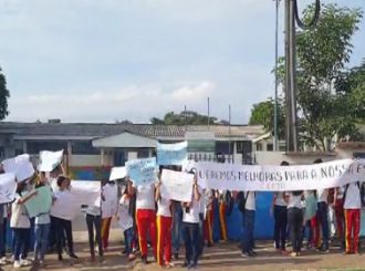 Governo errou, pois não estruturou escola em Rorainópolis e alunos fizeram até manifestação