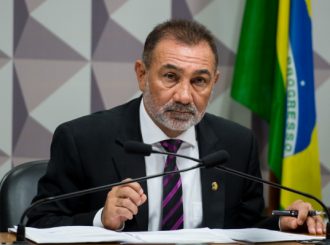 Ministério Público investiga prática de rinha de galo em fazenda do ex-senador Telmário Mota