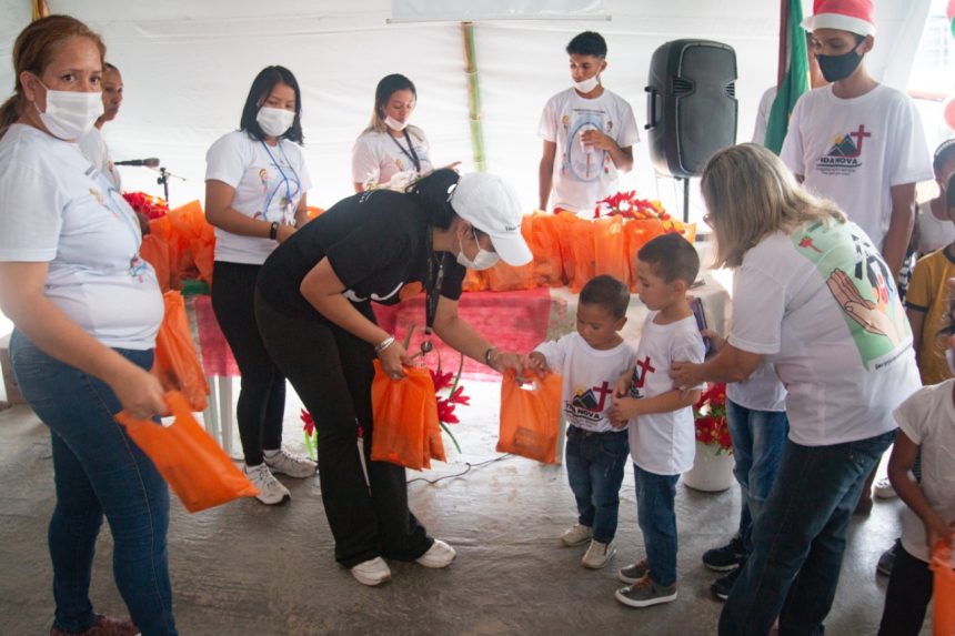 Professora venezuelana se dedica à causa humanitária e ensina crianças refugiadas em Roraima
