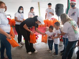 Professora venezuelana se dedica à causa humanitária e ensina crianças refugiadas em Roraima