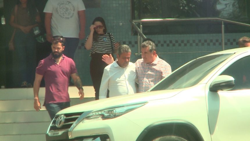 Populares flagram candidato Hiran Gonçalves saindo de Fundação Estadual