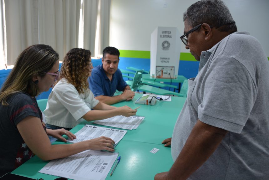 Presidentes de mesa que atuarão no 2º turno em Boa Vista realizam treinamento