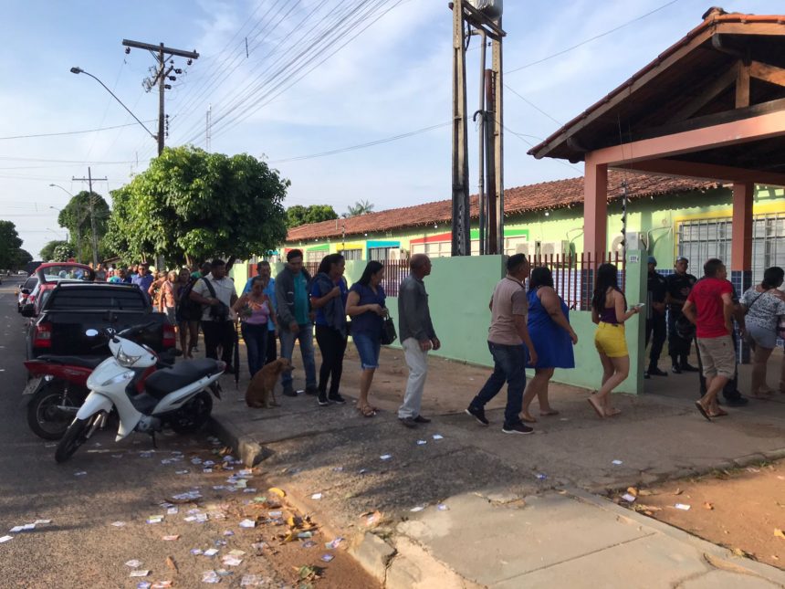 Eleitores chegam cedo para votar em Boa Vista