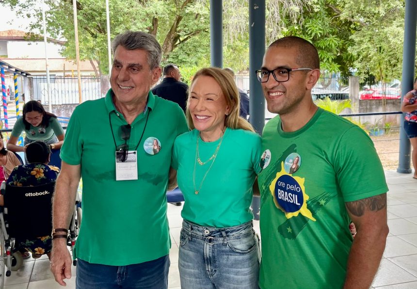 Teresa Surita vota acompanhada de Romero Jucá e Arthur Henrique em Boa Vista