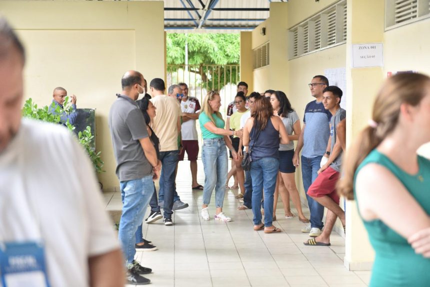 Teresa Surita visita locais de votação em Boa Vista