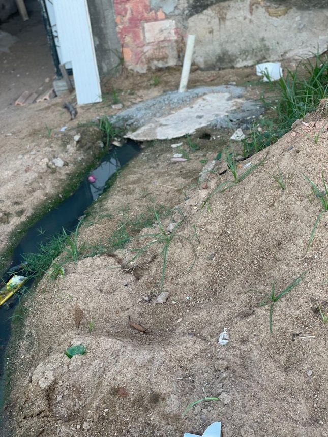 Morador do bairro Santa Luzia sofre com entupimento na rede de esgoto