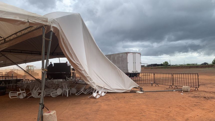 Ventania derruba tendas e cadeiras em evento de assinatura da obra do Linhão de Tucurui