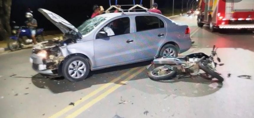 Motociclista é atingido por carro na Av. Carlos Pereira de Melo