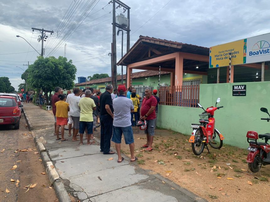 Idosos chegam cedo para votar no maior colégio eleitoral de Roraima