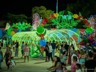 Luzes de Natal na capital começam a ser acesas; Parque do Rio Branco e Orla são primeiros pontos a receberem iluminação