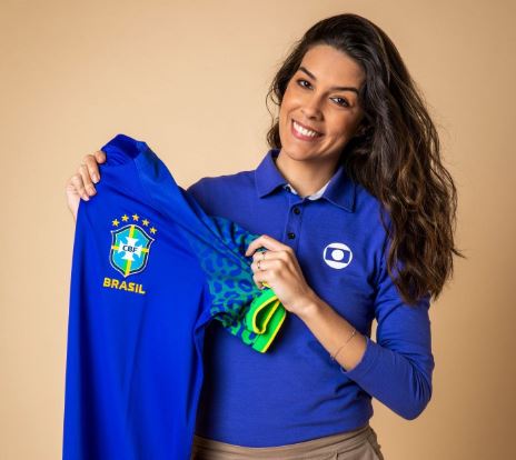 Renata Silveira se torna a primeira mulher a narrar um jogo da Copa do Mundo na TV aberta