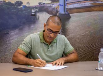 Investiu mais de meio bilhão em profissionais da Educação em dois anos