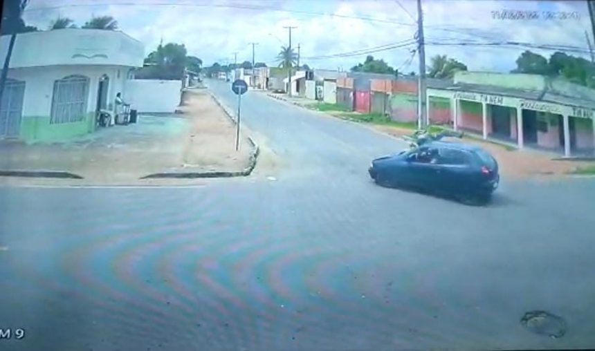 Motociclista sofre fratura no fêmur após colidir com carro no bairro Santa Luzia