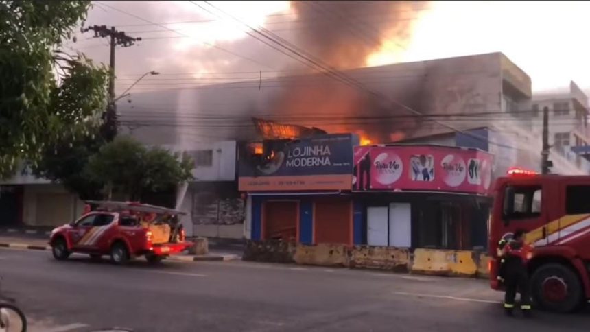 Incêndio atinge três lojas do Centro de Boa Vista