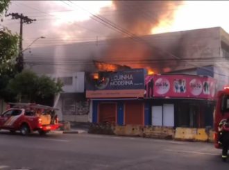 Incêndio atinge três lojas do Centro de Boa Vista