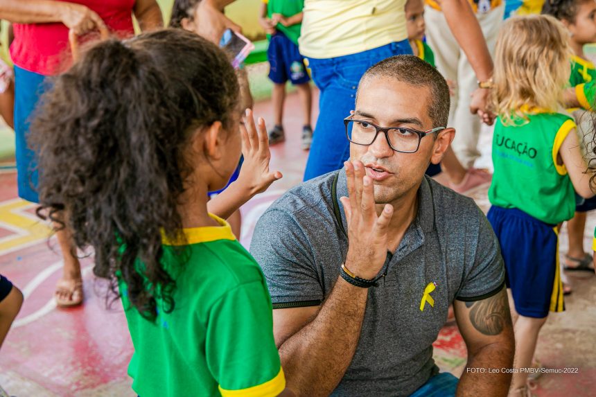 Prefeito Arthur Henrique prorroga inscrições para concurso da educação