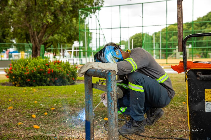 Praças de Boa Vista passam por serviço de revitalização