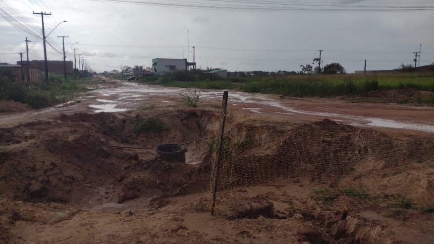 Moradores do loteamento Parque Amazônia em Rorainópolis passam por transtornos devido a obras de saneamento que ocorrem há 2 anos