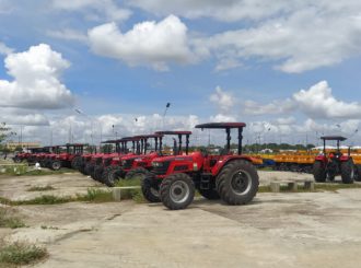 Maquinários que deveriam beneficiar agricultura familiar indígena em RR seguem estacionados no Estádio Canarinho