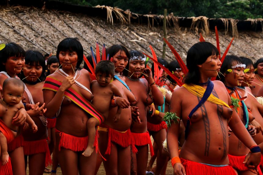 Relatos apontam 30 casos de jovens Yanomami grávidas de garimpeiros