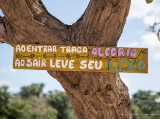 Jovens do Projeto Crescer realizam ação de limpeza em balneário de Boa Vista; ‘conservar e preservar’