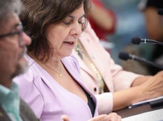 Vinda de ministra da Saúde a RR faz população pedir visita à maternidade