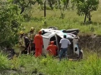 Motociclista morre após colidir com caminhonete  da Caer na BR-174