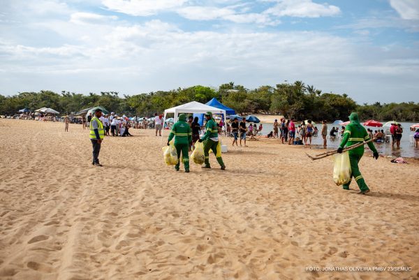 Mais de meia tonelada de resíduos são recolhidos  em 1º dia da ação Projeto Praia Limpa