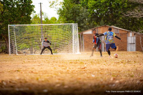 Partidas de futebol na Comunidade do Morcego marcam retorno da Copa Macuxi