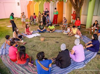 Profissionais da saúde realizam roda de conversa com mães de crianças indígenas internadas no Hospital da Criança