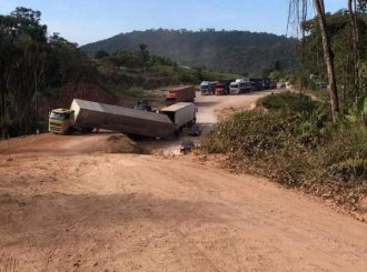 Motoristas voltam a denunciar riscos de acidentes em razão das más condições da BR-174 sentido Pacaraima