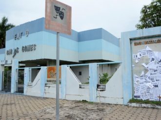 Governo não reforma Teatro Carlos Gomes