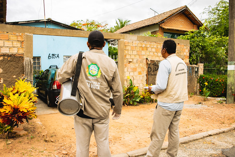 Residências de quatro bairros em Boa Vista recebem serviço de borrifação para prevenir e combater malária