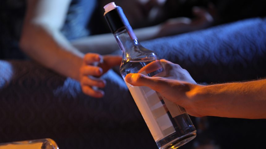 PRF encontra três adolescentes ingerindo bebida alcóolica durante fiscalização em estabelecimentos de RR