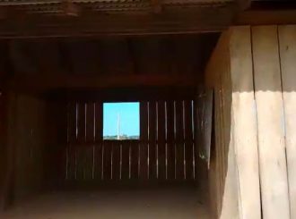 Governo não presta apoio à comunidade do interior de RR e pais constroem escola por conta própria