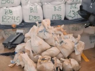 Polícia apreende sacos com cassiterita em quintal de residência no bairro Treze de Setembro