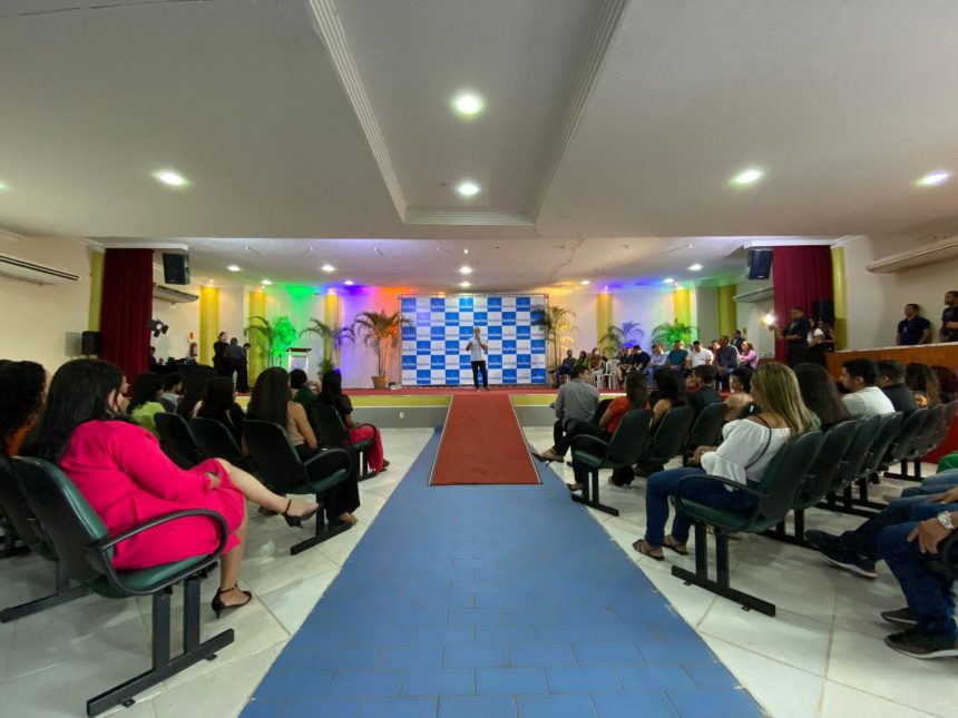 Prefeitura de Boa Vista empossa mais de 70 novos servidores da educação