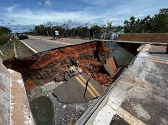 Dnit estabelece prazo de 48h para retorno de tráfego em trecho de ponte que desabou na BR-174