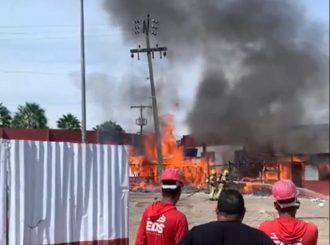 Incêndio atinge canteiro de obras próximo à biblioteca da UFRR