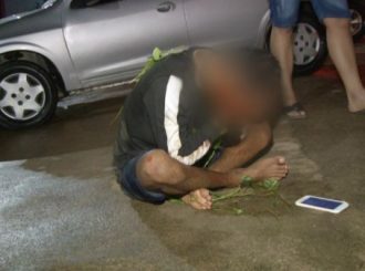 Homem é agredido por populares após furtar celular de dentro de veículo estacionado