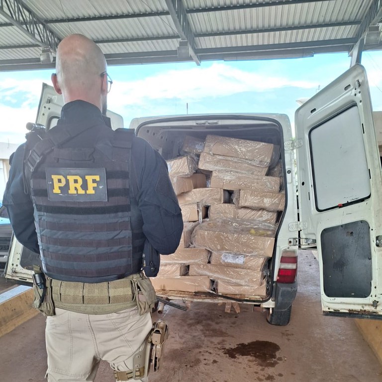 PRF apreende 1 tonelada de frango transportada de forma irregular em Roraima