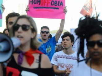 Registros de racismo e homofobia disparam no país em 2022
