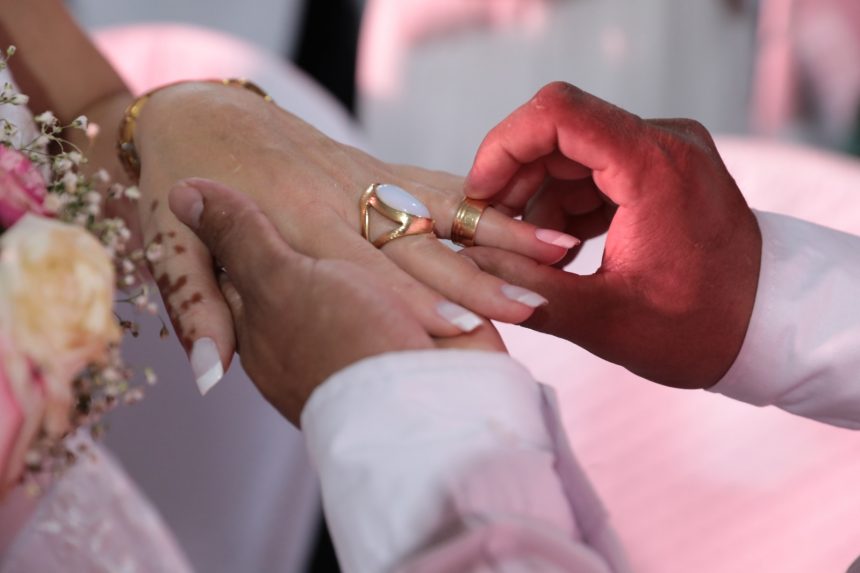 Casal que se conheceu na internet dirá ‘sim’ em casamento coletivo da DPE-RR