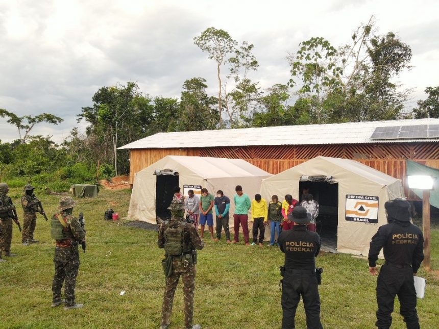 Nove garimpeiros se entregam às Forças Armadas na Terra Yanomami