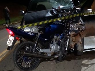 Motociclista morre atingido por carro que fez ultrapassagem proibida em rodovia no interior de RR